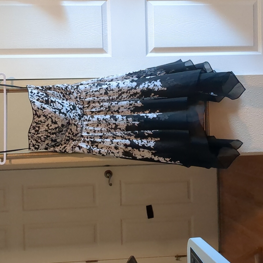 White House Black Market floral black and white dress size 8
